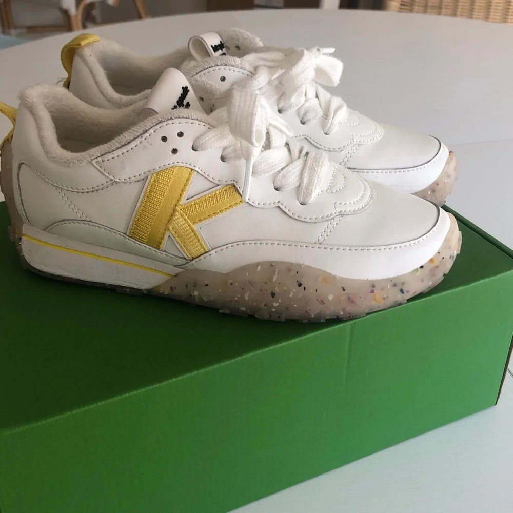 K As Kate KATE SPADE Smooth Leather Runner White Yellow Cupcake Sneakers